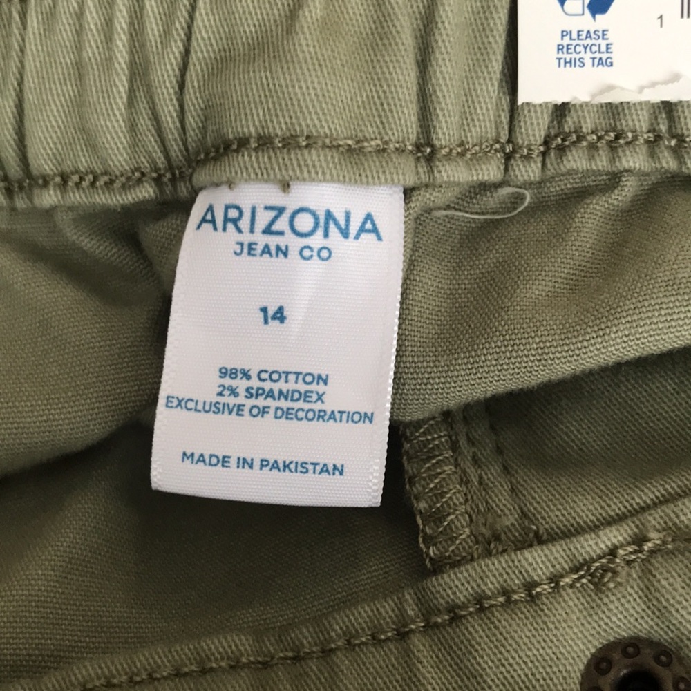 NEW Arizona High Rise Sage Daisy Short - Picture 7 of 8